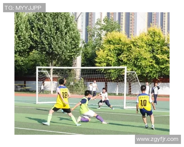 右脚球技卓越的足球明星们如何在绿茵场上展现风采与实力